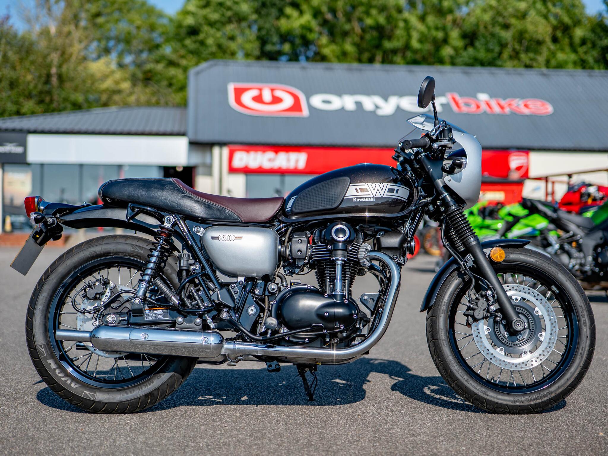 W800 Kawasaki | Cafe Café - 0 Magazine Review Street Motorcycle